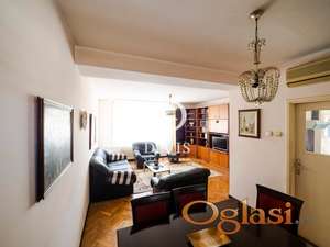 Prostrana kuća na Dedinju sa tri nivoa i dvorištem,103m2